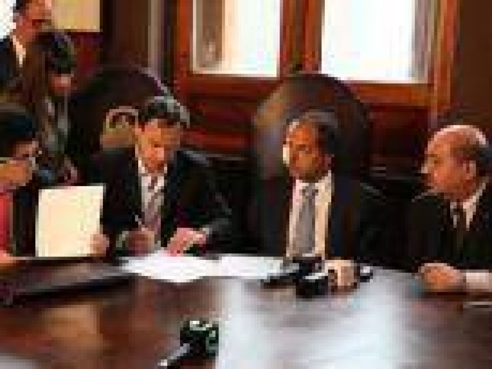 La Plata: Fuerte apuesta a mejorar el transporte hacia zona facultades; c�maras de seguridad y Wi Fi