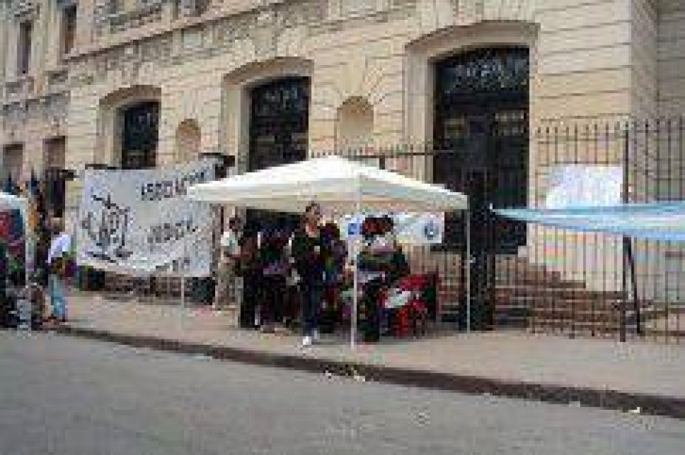 Judiciales de Jujuy aseguran que si no tienen respuestas a sus pedidos el martes inician una huelga de hambre