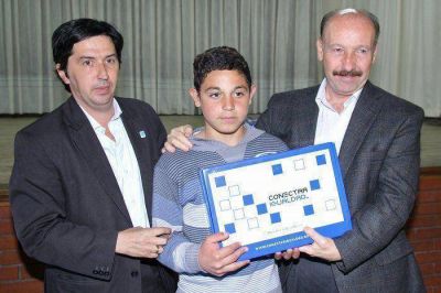 El intendente Inza particip� de la entrega de netbooks