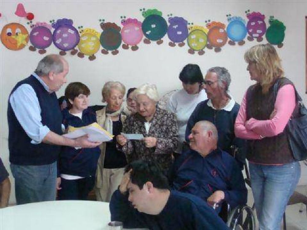 Entrega de subsidio al Hogar San Camilo