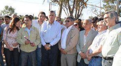 M�s alumbrado y mejoras en escuelas de 25 de Mayo