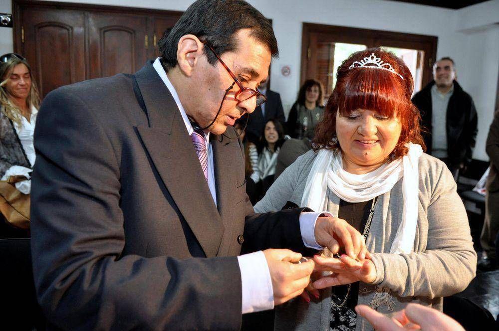 HISTORIAS DE EXTERNADOS: DOS A�OS DE AMOR DEL PRIMER MATRIMONIO ENTRE PACIENTES PSIQUI�TRICOS