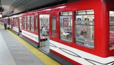 Subte: ya removieron los graffitis de 126 coches de la l�nea B
