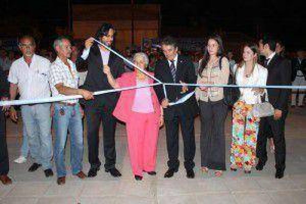 Habilitaron la plaza central de Villafa�e