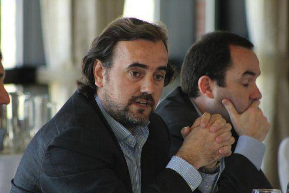Giri expuso en la Bolsa de Comercio