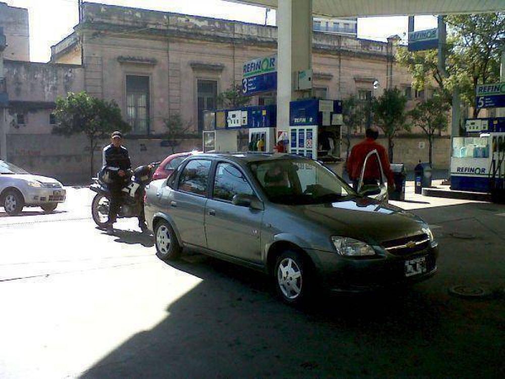 Trabajadores de estaciones de servicio de Jujuy manifestaron su preocupaci�n por el congelamiento del precio de combustibles
