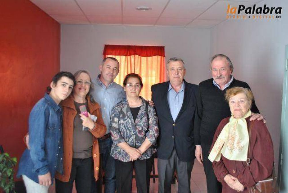 Con homenajes a vecinos se inaugur la biblioteca del barrio Lindo y El Baado