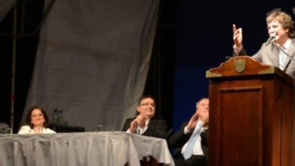Boudou particip� en la provincia de un acto de entrega de viviendas
