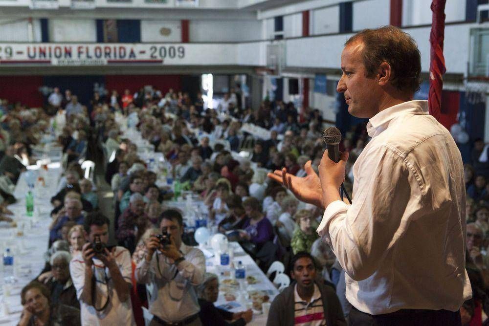 Mejorado por las encuestas, Insaurralde se anima y pisa distritos dif�ciles