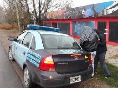 La Loma: Allanaron un prost�bulo en donde rescataron a varias mujeres