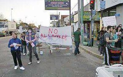 Vecinos de Lomas luchan por el desmantelamiento de una antena