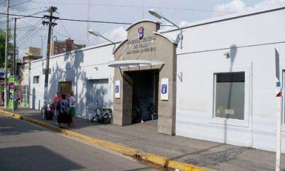 Le gatill� a un polic�a, el disparo no sali� y termin� baleado