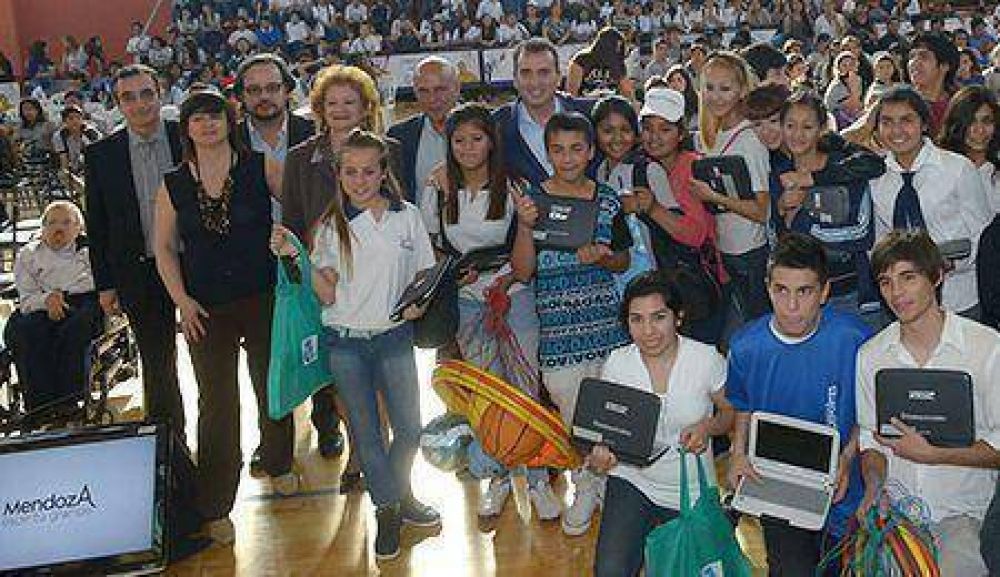 Inclusi�n digital: Guaymall�n concret� el 100 por ciento de entregas de netbooks