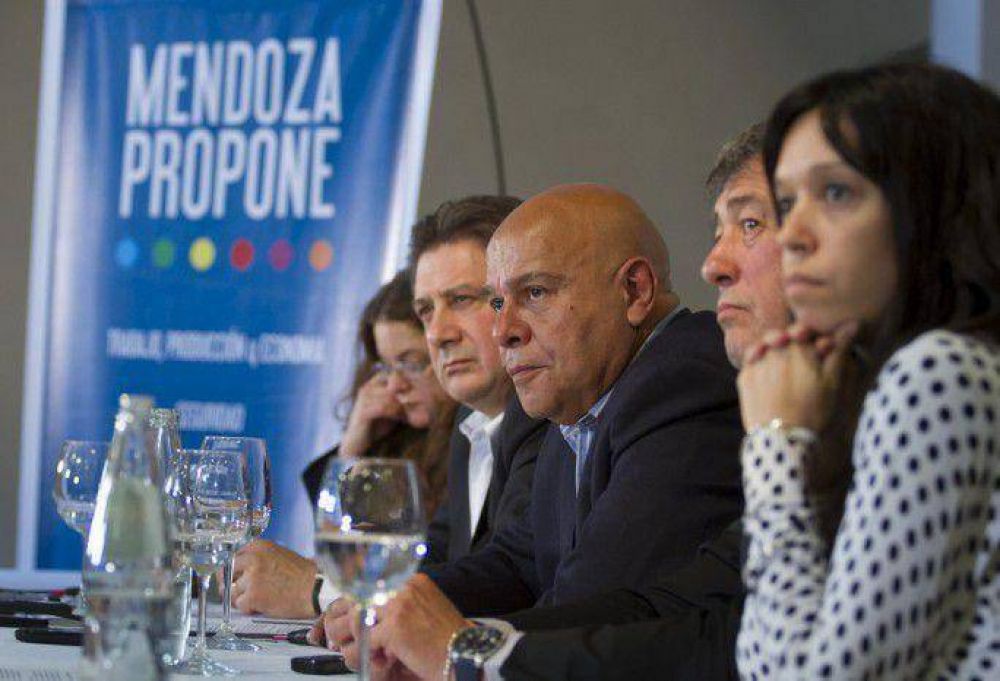 S�lo la pelea por la quinta banca tonifica una campa�a para el olvido