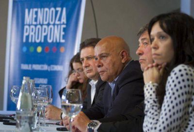 S�lo la pelea por la quinta banca tonifica una campa�a para el olvido