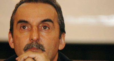 Eval�an extender topes de precios a los combustibles