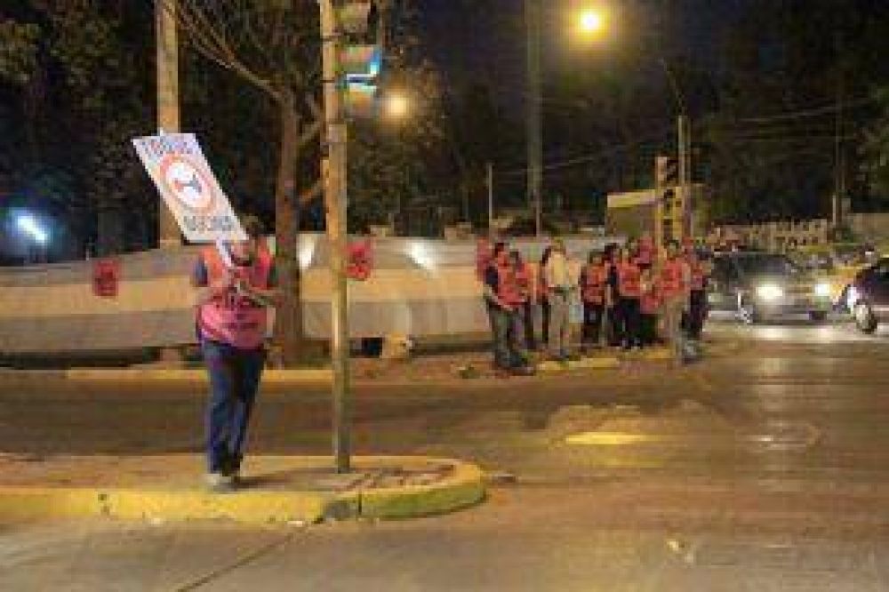 Los judiciales reclamaron a bocinazos por mejoras laborales