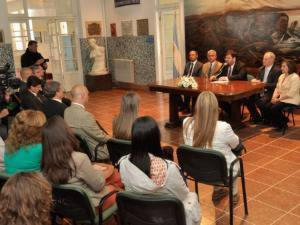 Firmaron el llamado a licitaci�n para la refacci�n de la Mixta