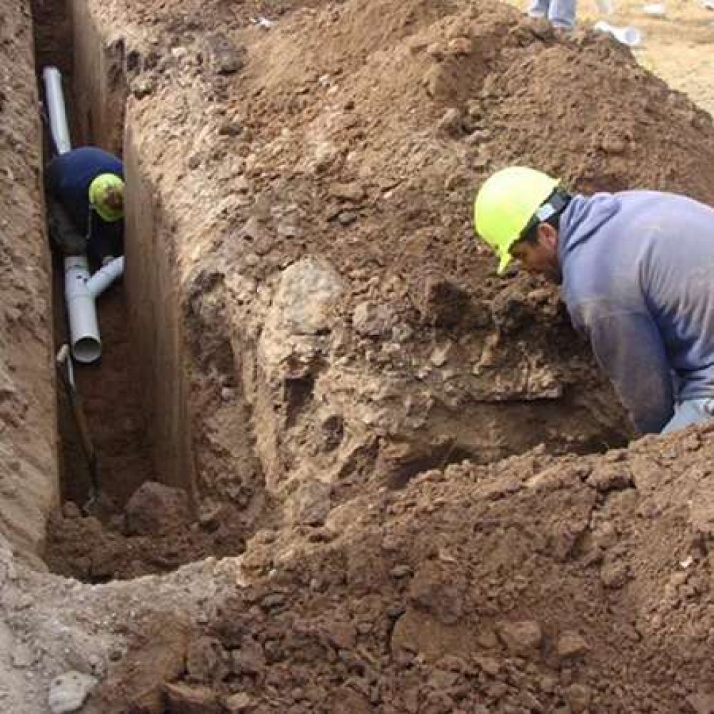 Obrero con principio de asfixia tras quedar atrapado en pozo