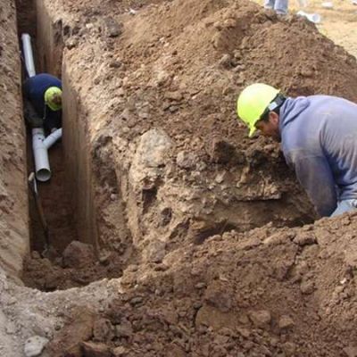 Obrero con principio de asfixia tras quedar atrapado en pozo