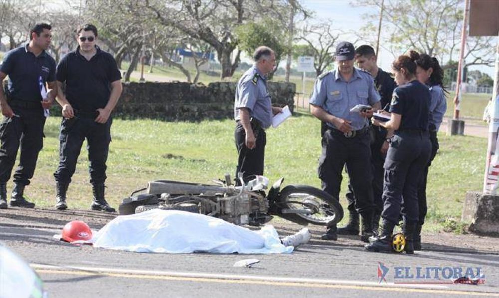 Murieron un motociclista y un peat�n en un accidente frente al aeropuerto