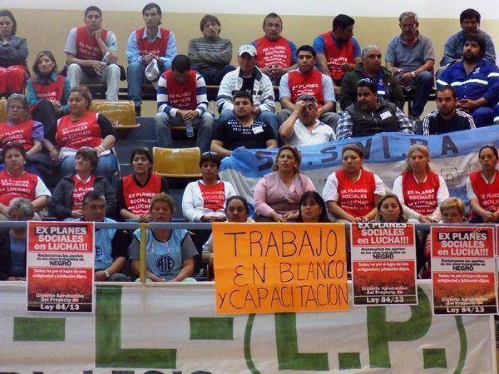 Explanes reclamaron que no "cajoneen" proyecto que reconoce a�os trabajados en negro