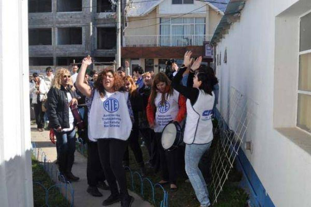 �Vinieron a interrumpir nuestro trabajo con agresiones verbales�