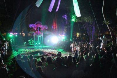 Miles de personas disfrutaron del sorprendente inicio de la Fiesta de la Flor