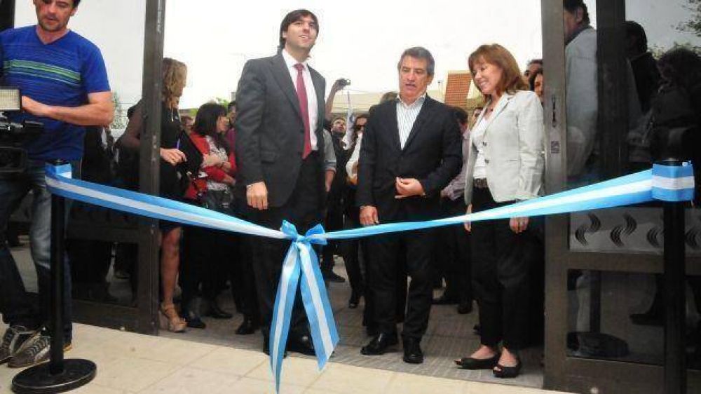 Con la presencia de Bossio se inaugur� una nueva Unidad de Atenci�n Integral de Anses 