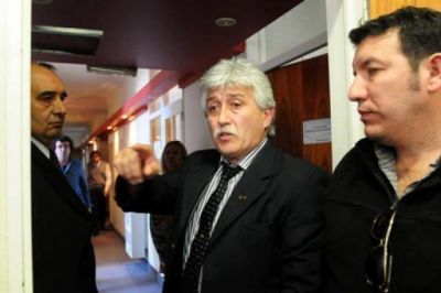 Daniel Peralta acepto la renuncia del Ministro de Salud Luis Cerra