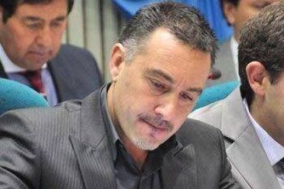 �Santa Cruz es un caos y Peralta sigue con su gira art�stica�