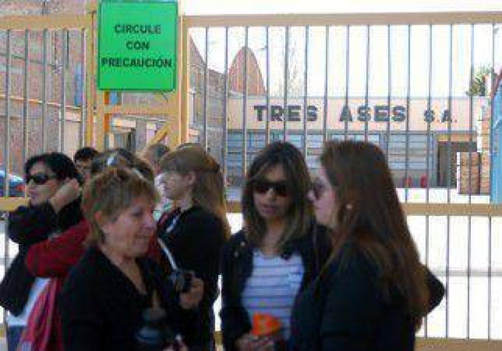 Trabajadores del empaque se movilizan en Cipolletti