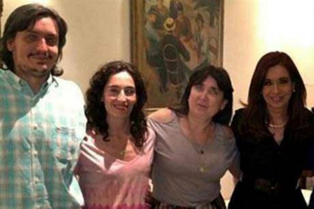 Cristina Kirchner, nerviosa por la presencia de su hermana en la Fundaci�n Favaloro