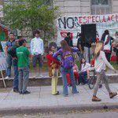 Marea Popular, vecinos inundados y partidos de izquierdas se manifestaron en contra del COU