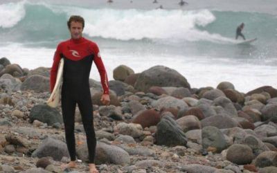 Campe�n argentino de Surf rescat� a pescador que hab�a ca�do al mar