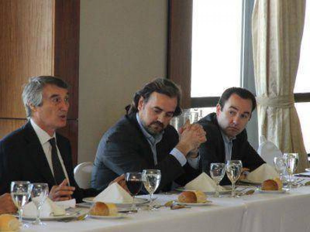 GIRI EXPUSO EN REUNI�N DE LA BOLSA DE COMERCIO
