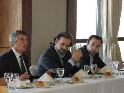 GIRI EXPUSO EN REUNI�N DE LA BOLSA DE COMERCIO