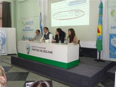 Brindaron una charla informativa sobre los cr�ditos PROCREAR