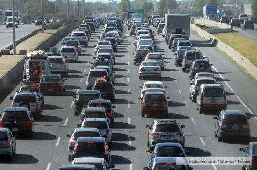M�s de dos mil autos por hora se dirigieron hacia la Costa para disfrutar del fin de semana largo