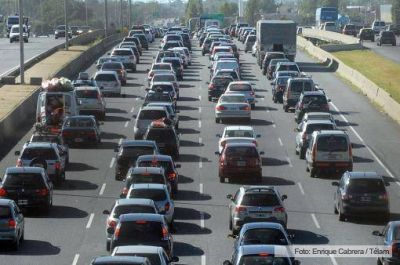 M�s de dos mil autos por hora se dirigieron hacia la Costa para disfrutar del fin de semana largo
