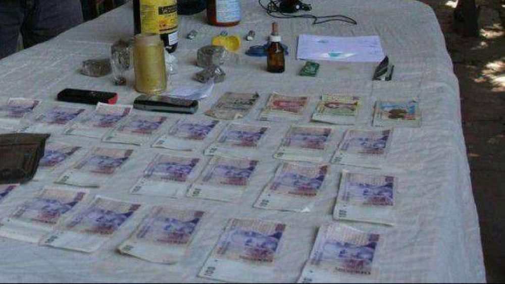 Secuestran mil ravioles de coca�na y detienen a seis personas