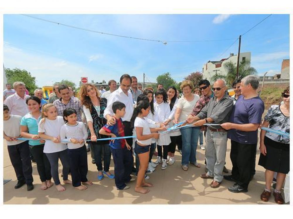 El Municipio inaugur� el pavimento del cruce de Quintana y Francia