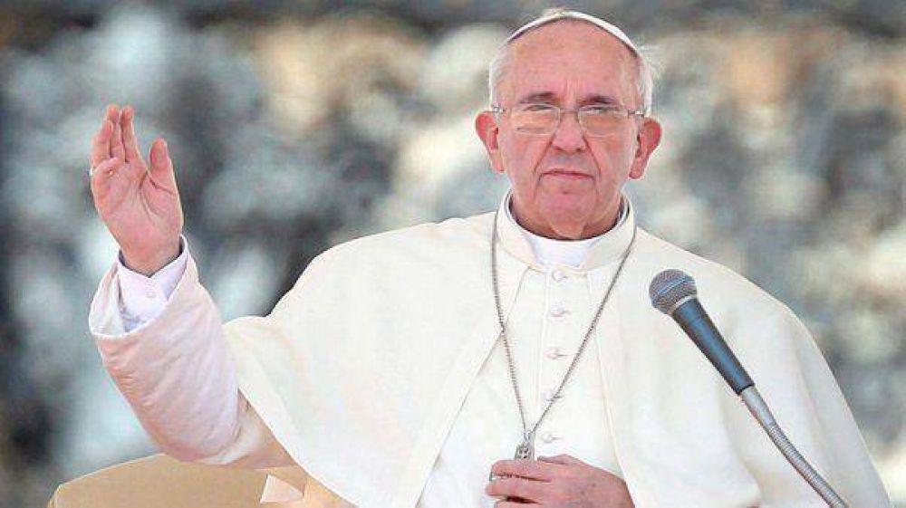 Despiden a dos periodistas italianos por criticar al Papa