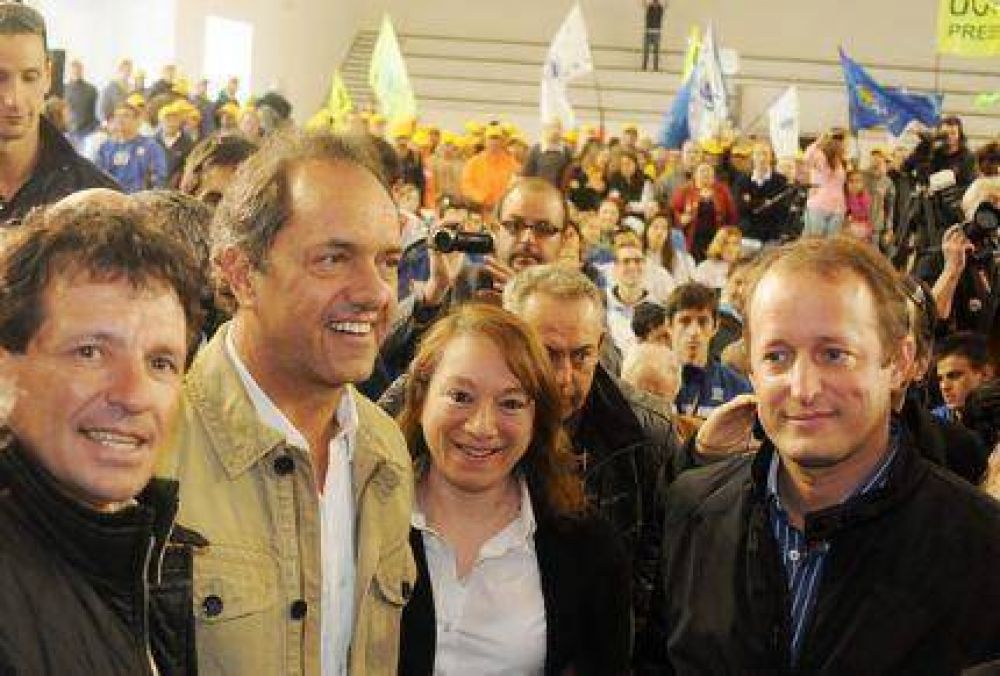 Scioli , Insaurralde y Curuchet en el CEF N�1 junto a unos 500 deportistas