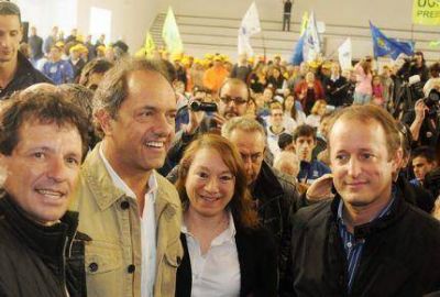 Scioli , Insaurralde y Curuchet en el CEF N�1 junto a unos 500 deportistas