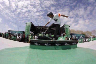 Una fiesta skater con m�s de 3.500 personas a metros del mar
