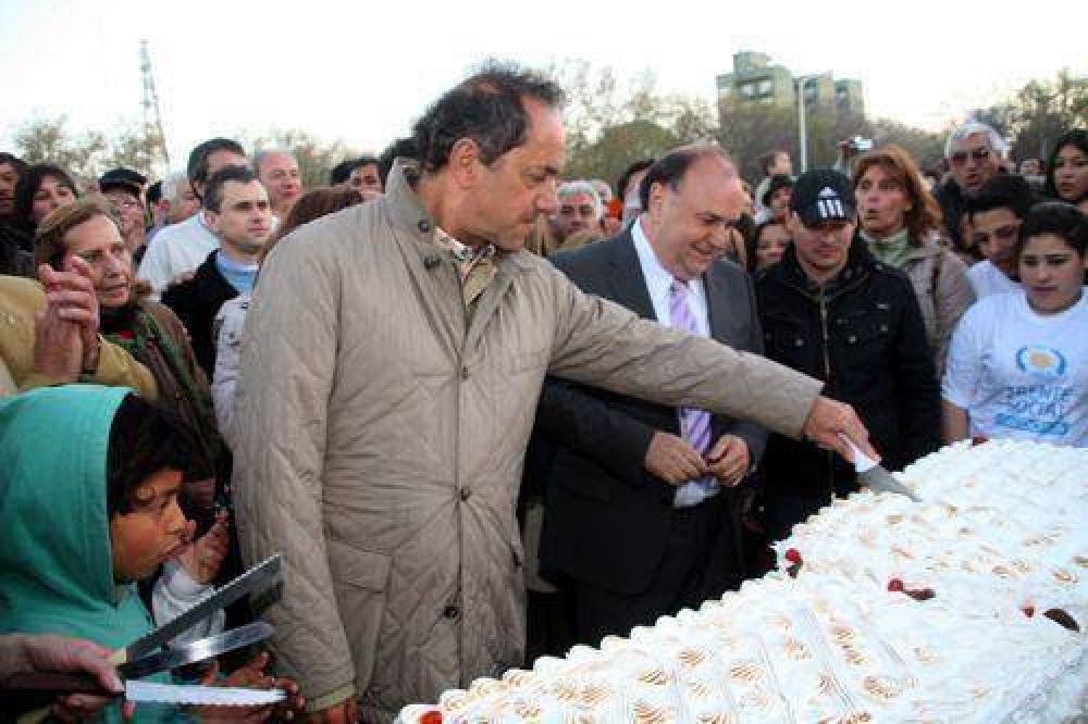 �Mi compromiso es sacar juntos a Necochea adelante�, dijo Scioli	