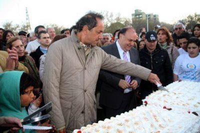 �Mi compromiso es sacar juntos a Necochea adelante�, dijo Scioli	