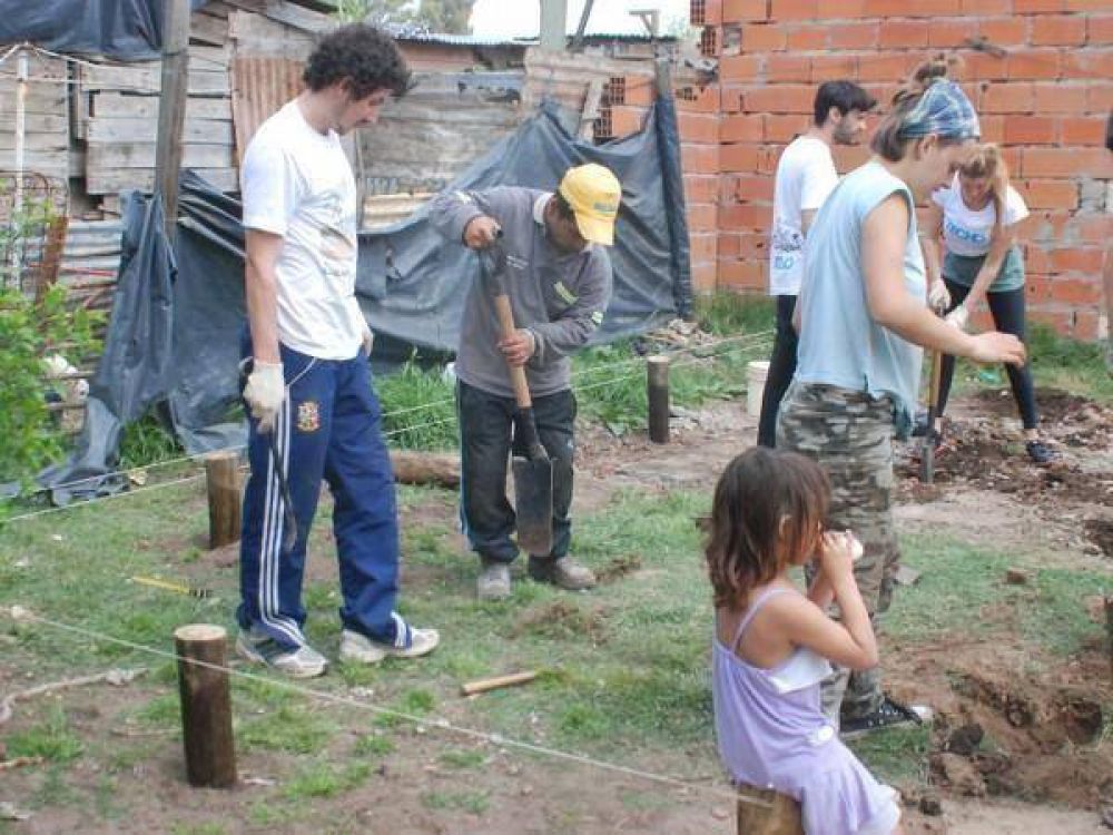 Comenz� nueva construcci�n de la ONG �TECHO� en Barrio �La ilusi�n�