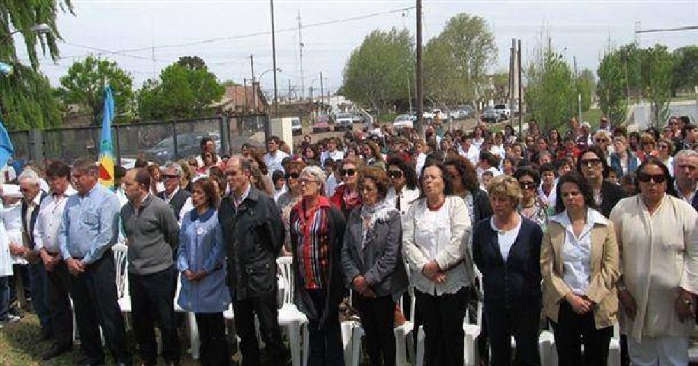 Emotivo acto de inauguraci�n del flamante edificio del Centro Educativo Complementario